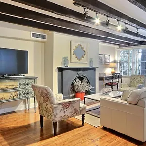 https://orleans-square.top-hotels-in-savannah.com