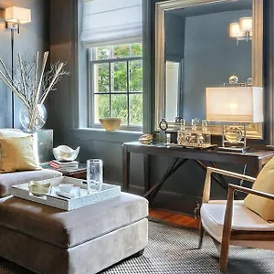 https://romancing-the-jones.top-hotels-in-savannah.com
